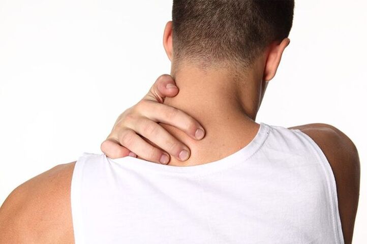 U prvoj fazi osteohondroze vratne kralježnice javlja se nelagodnost u vratu
